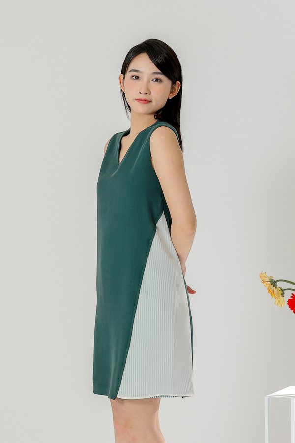 Maybel Colour Block Shift Dress - Emerald