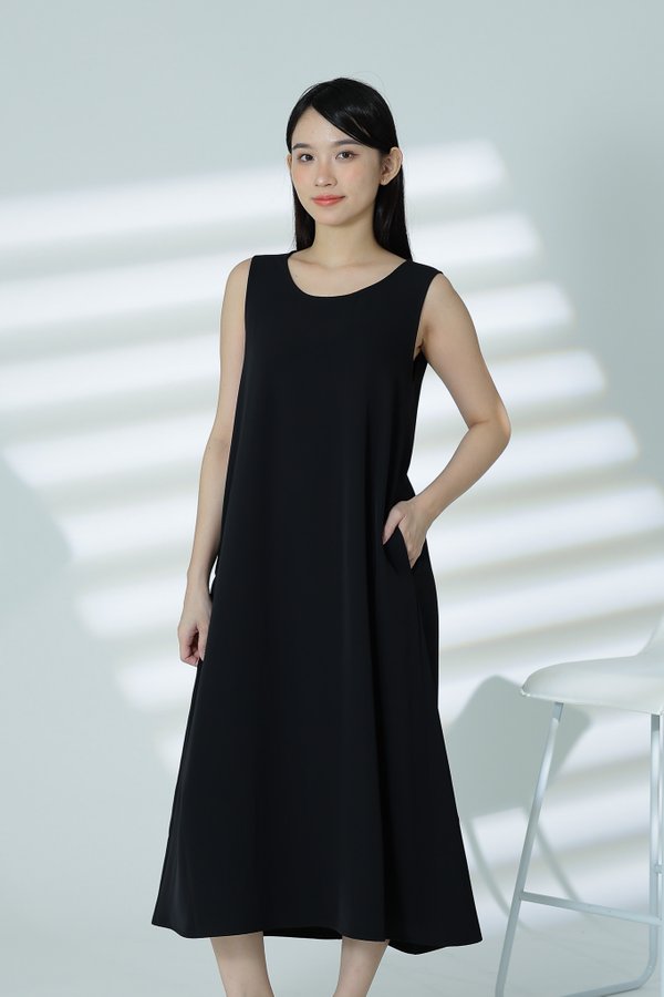 Harva Basic Back Slit Dress - Black