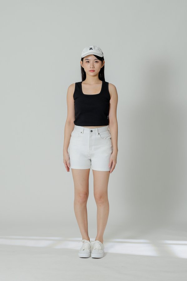 Taura Everyday Short - White