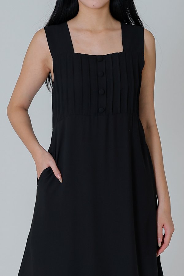 Jecca Square Neck Button Midi Dress - Black