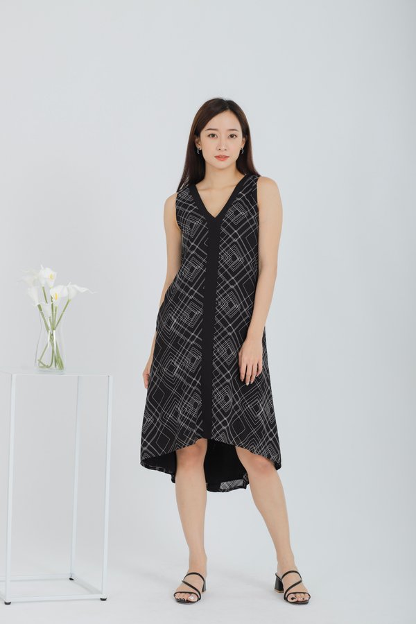 Rei Printed Shift Dress - Black Abstract 